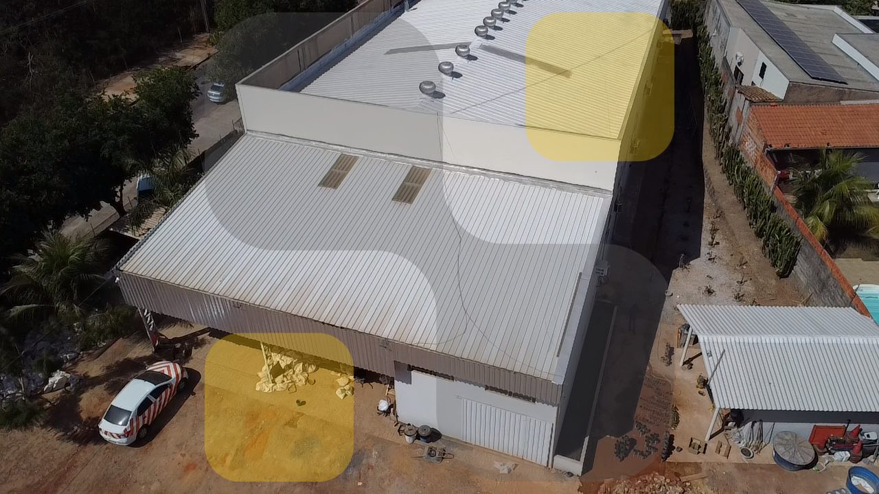 Vista aérea da edificação, durante a obra