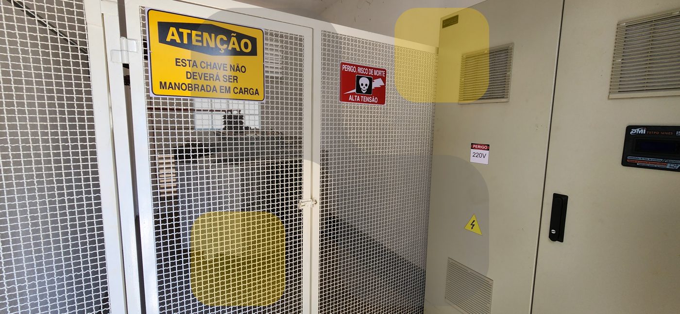 Grade de proteção e sinalização
